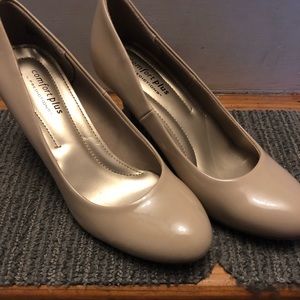 Neutral beige heel. Great summer color and shoe